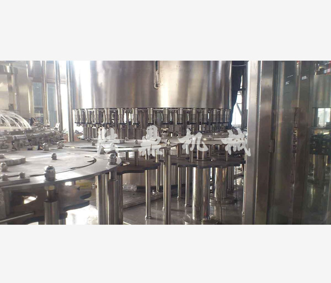 礦泉水灌裝機